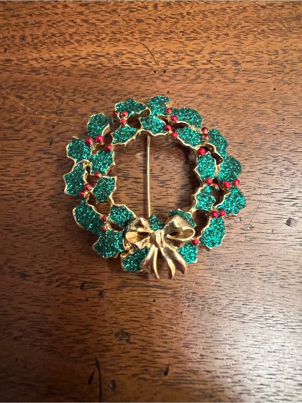 Gold Tone Green Christmas Wreath Brooch with Red Berries and Gold Bow